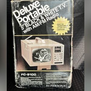 SUPERSONIC Deluxe 5" B/w Tv With Am/fm Radio Fc9100